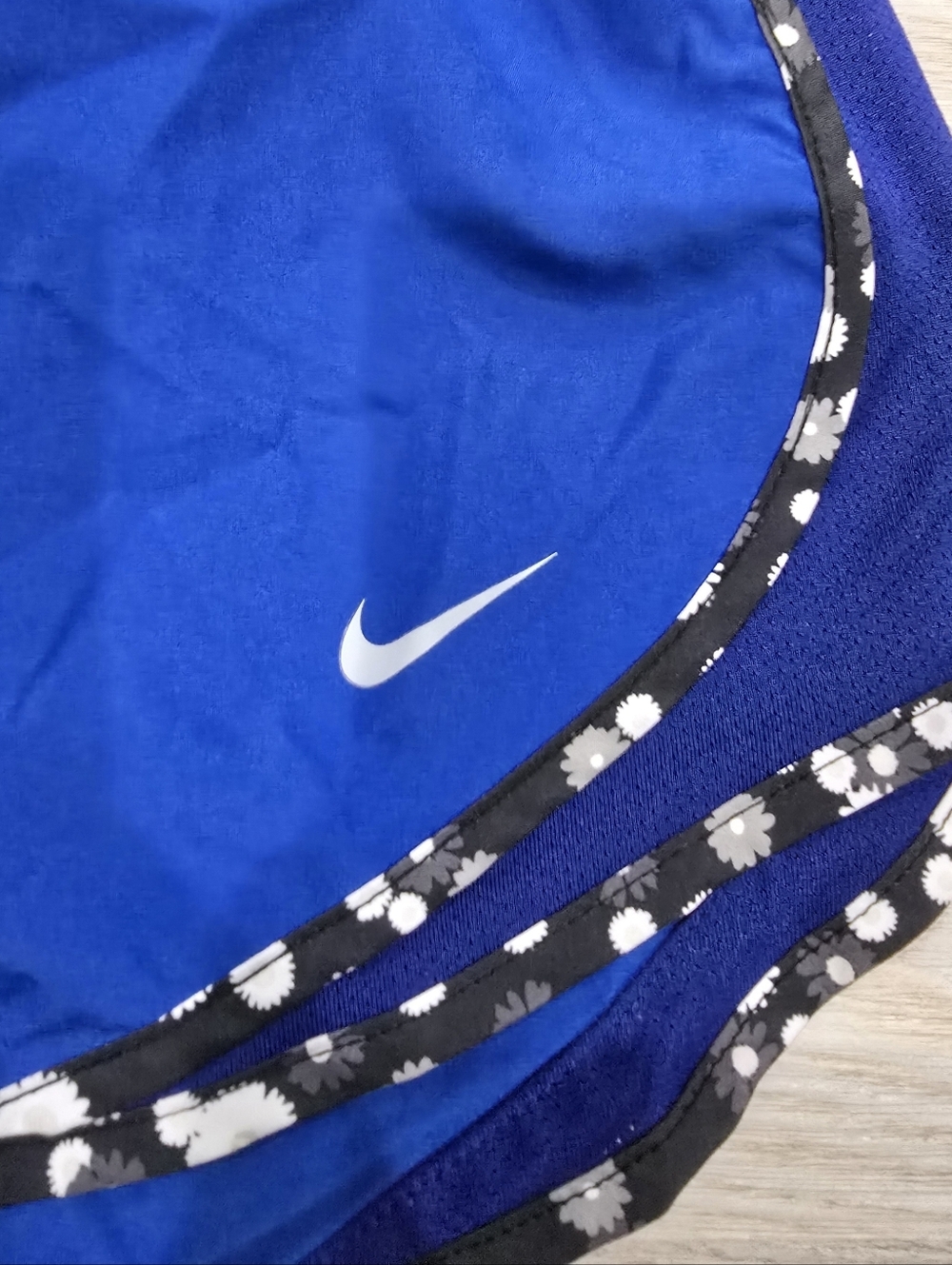 Nike Women's Royal Blue Athletic Running Shorts with Contrast Trim Size S NWOT - Picture 2 of 5